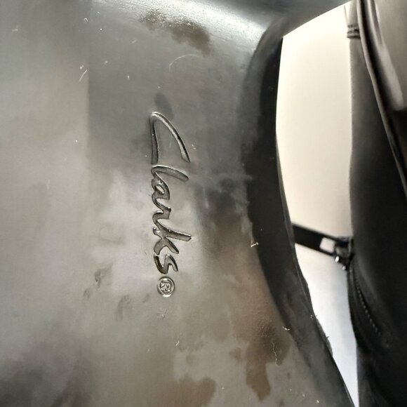 Clarks Black Ankle Bootie Shoes Size 9.5 Leather Button Accent Comfort Cushion - Picture 12 of 14